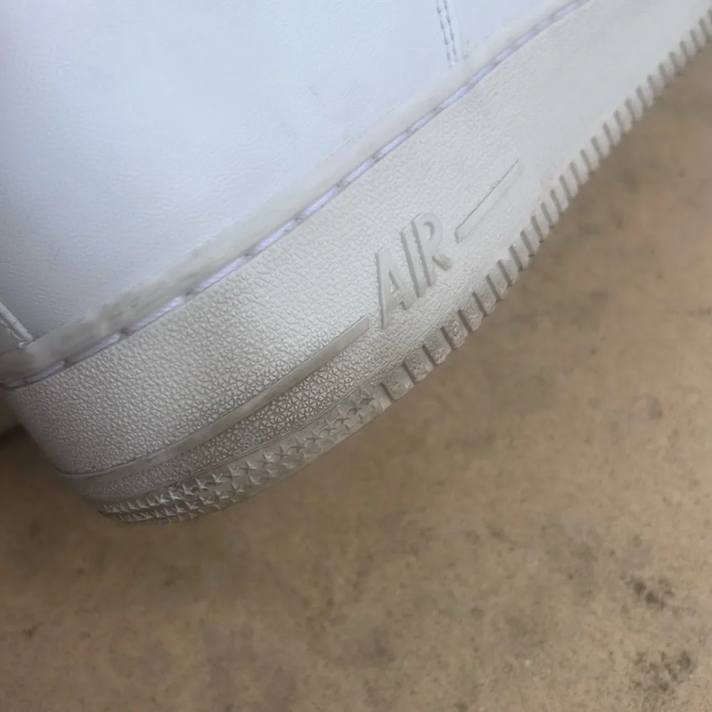 Nike Air Force 1 07' White Leather Men's Sneakers Size 11.5